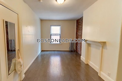 Back Bay Nice Studio available 9/1 on Newbury St. in the Back Bay  Boston - $2,800