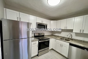 Newton Beautiful 1 Bed in Newton!  Auburndale - $2,300