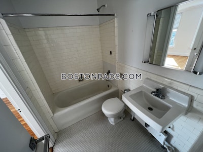 Brookline 1 Bed 1 Bath BROOKLINE- COOLIDGE CORNER $3,050  Coolidge Corner - $3,159