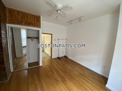 North End 2 Bed, 1 Bath Unit Boston - $3,400